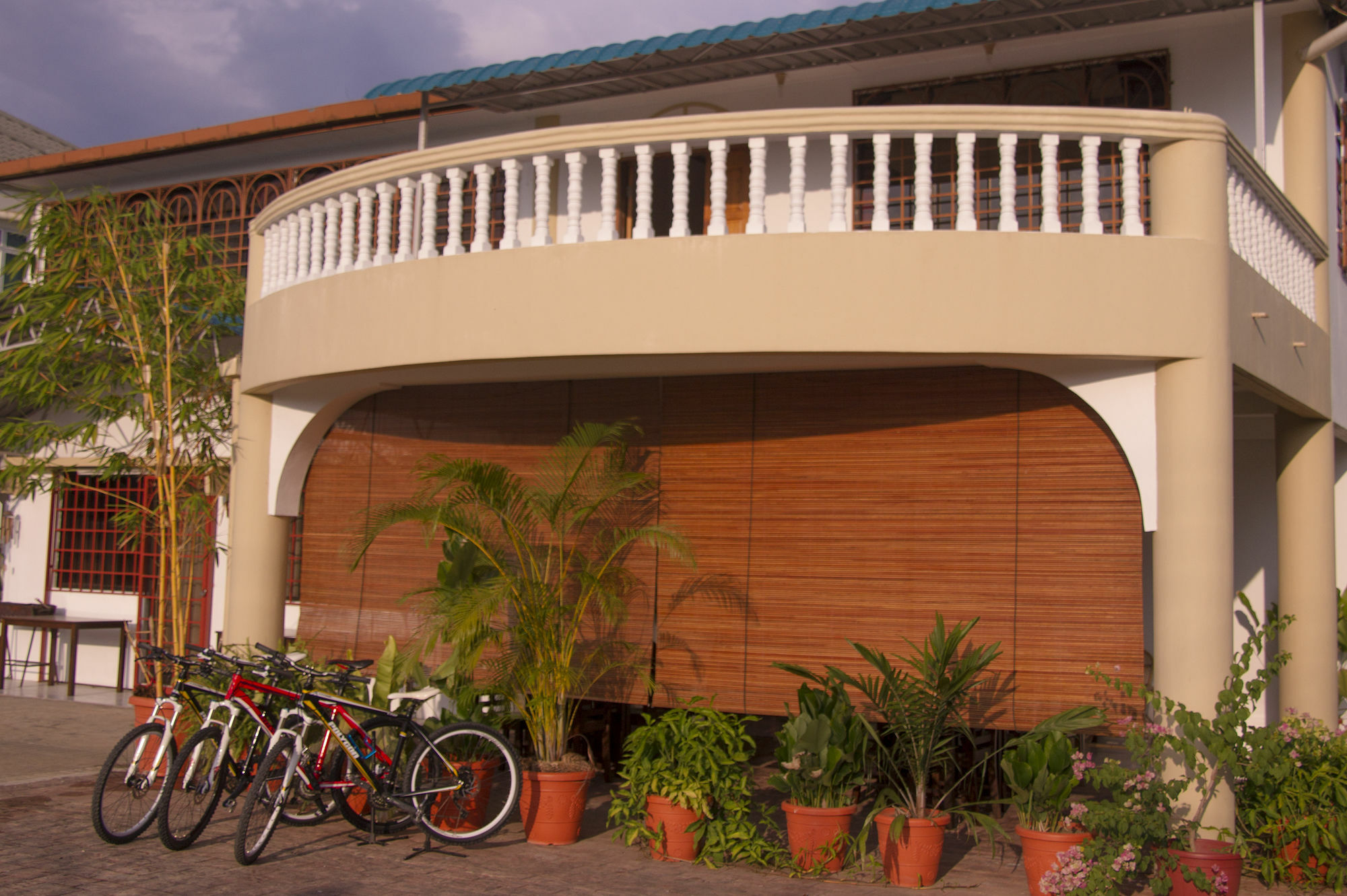 Bike And Tours Bed And Breakfast Lahad Datu Exterior photo